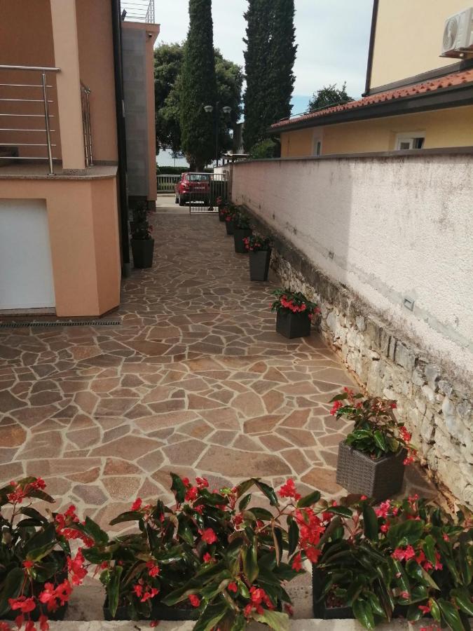 Nona * Umag